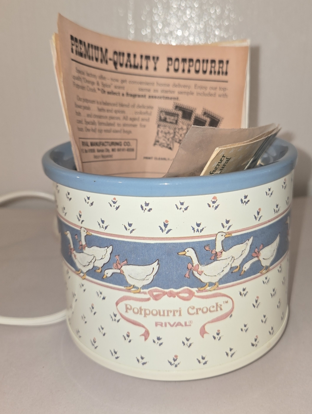 vintage Rival Potpourri Crock from the 1980s, featuring a country cottage theme